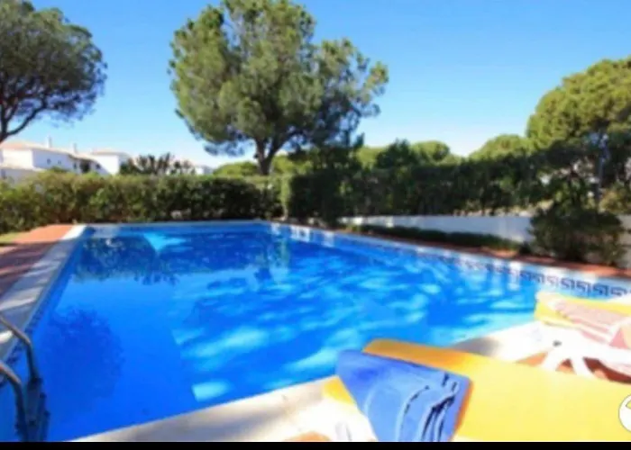 בית נופש Falesia Town House 2 Bedroom אולוס די אגווה