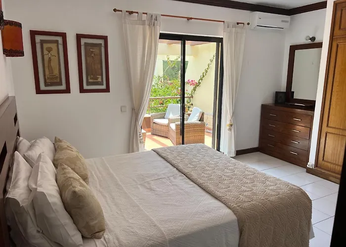 בית נופש Falesia Town House 2 Bedroom *